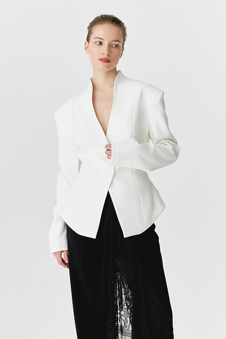 Жакет приталенный с рельефным воротником