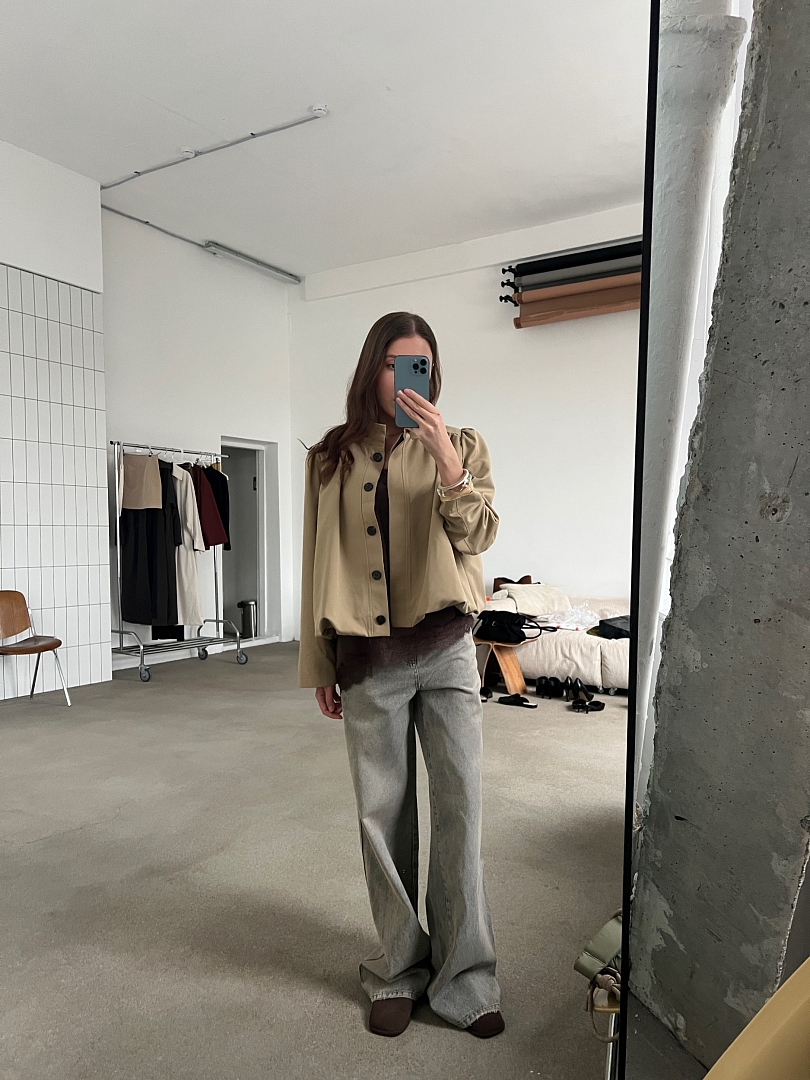 Тренч укороченный с декоративными сборками