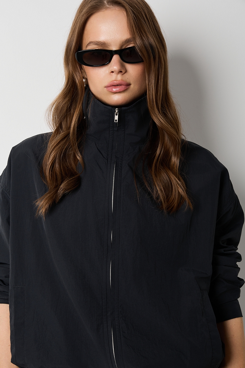 Ветровка из облегченной ткани
