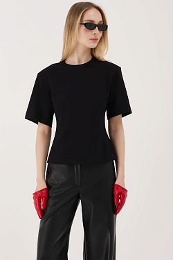 Футболка приталенного кроя с подплечниками