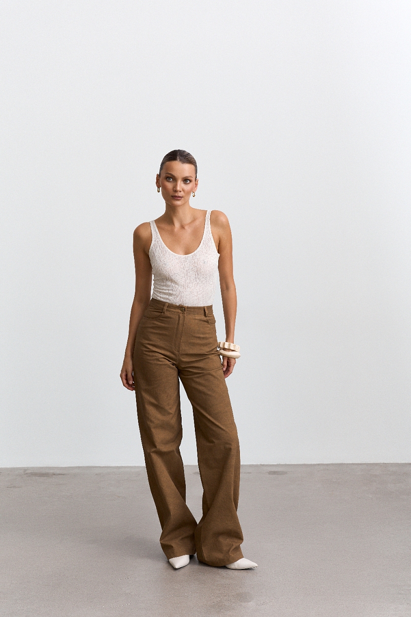 Джинсы из вареного денима