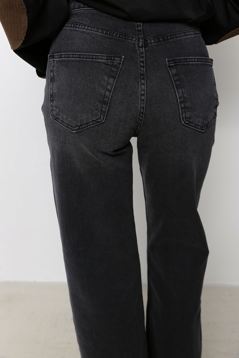 Джинсы прямые с завышенной посадкой